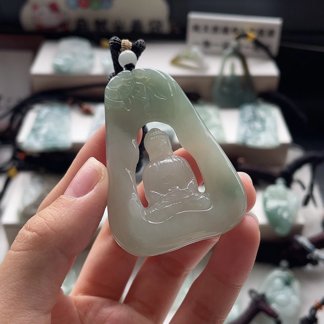 翡翠未镶嵌颈饰大日如来