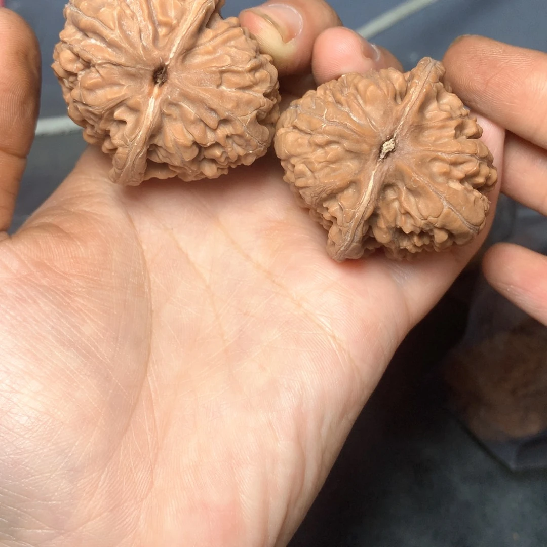 凌****吊坠文玩核桃牡丹纹