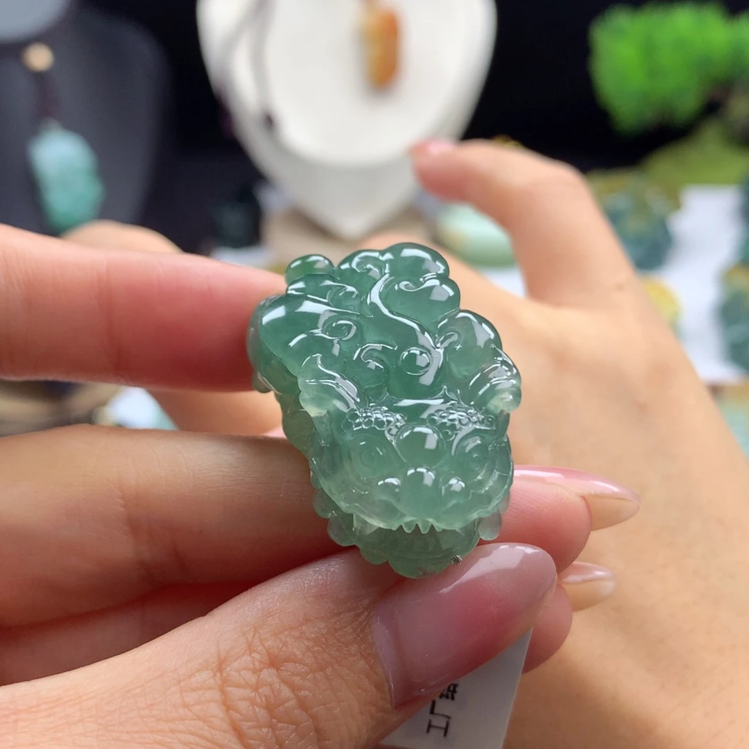 翡翠未镶嵌颈饰A8 湖水绿含珠貔貅