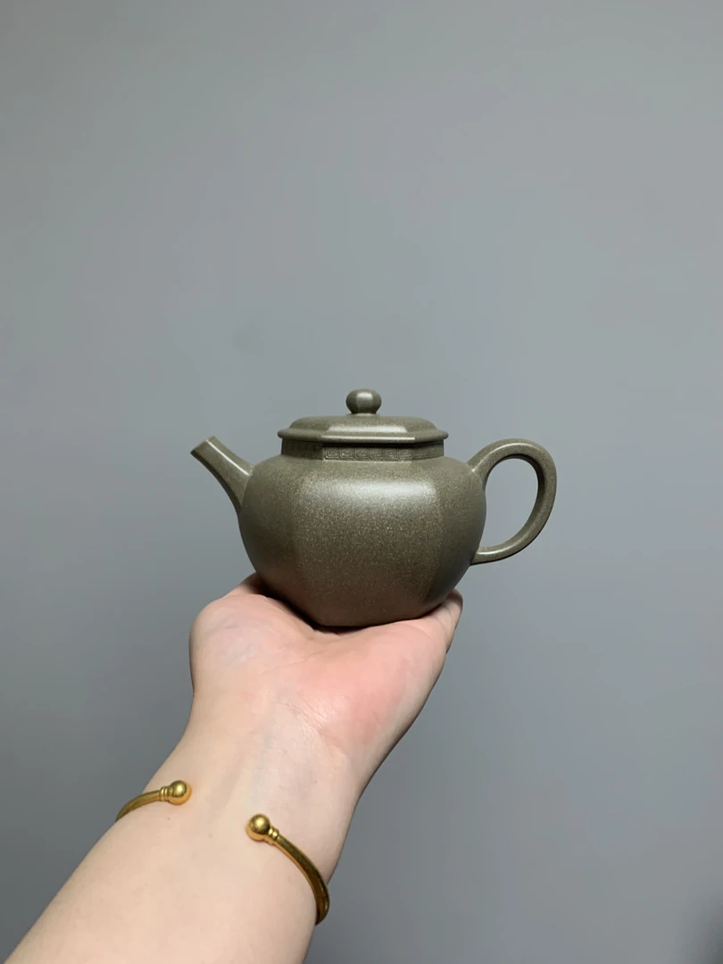 【六如】容量300CC 青段泥 宜兴紫砂壶 原矿紫砂泥 方器方壶