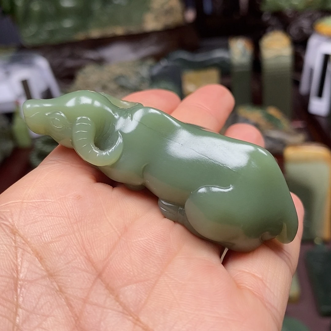 禹***来岫岩老玉（透闪石质玉）未镶嵌颈饰
