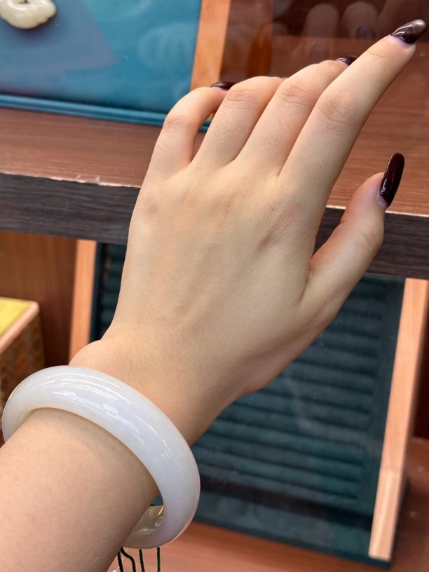 9131和田玉俄料手镯 多样性发其一