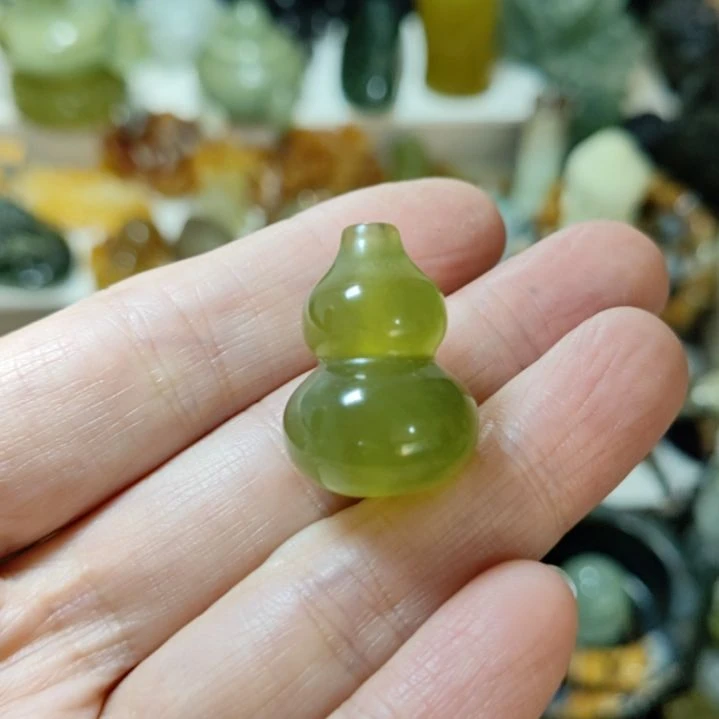 岫玉未镶嵌挂坠款式