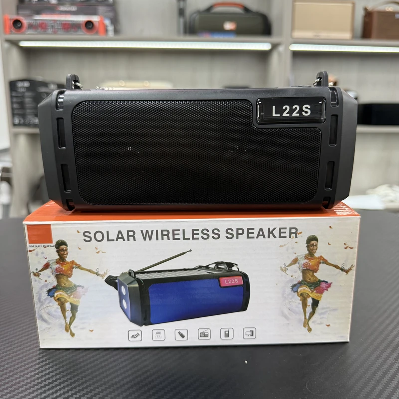 新款无线蓝牙音响L22S户外太阳能手电筒便携式插卡大音量低音炮