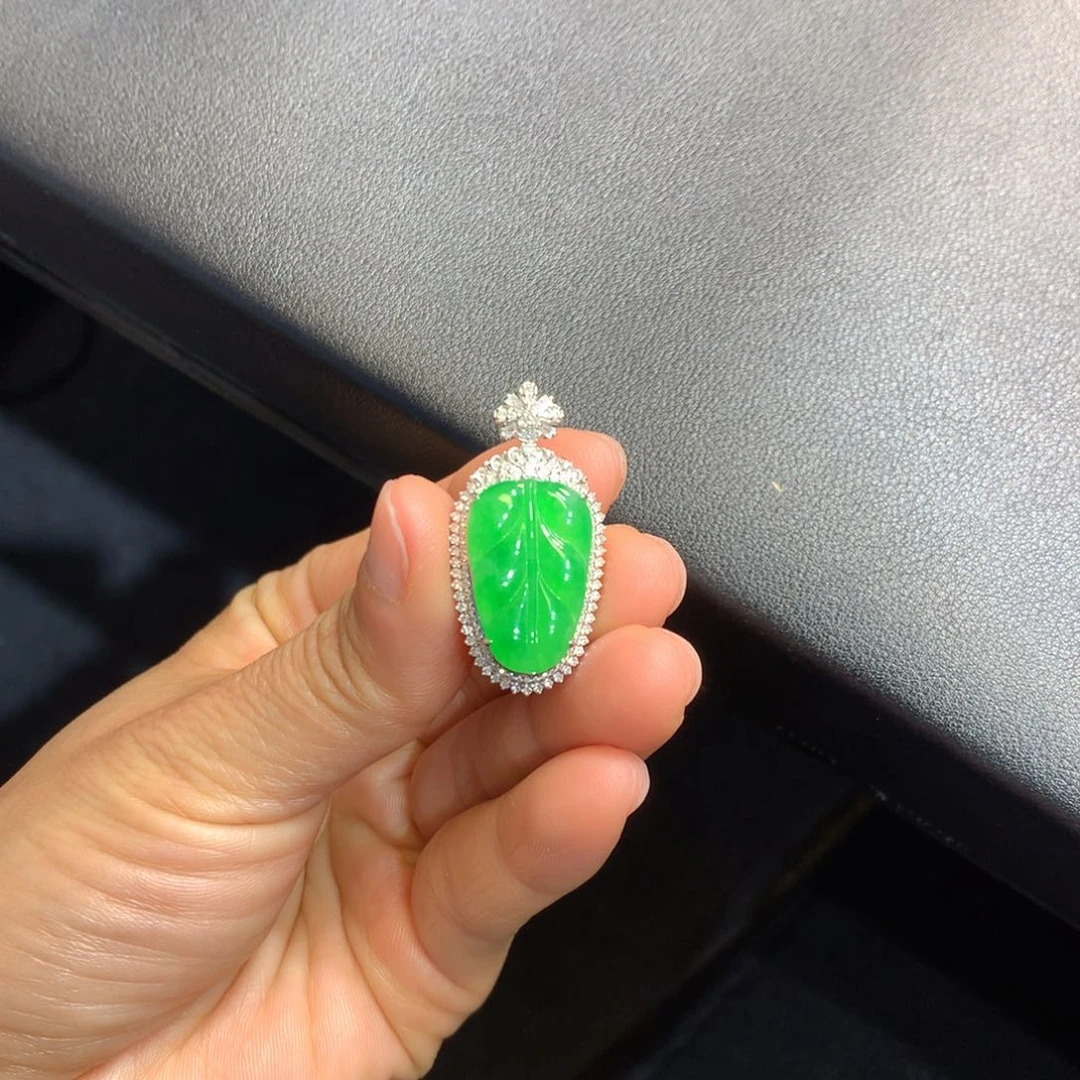 翡翠吊坠(不含链)18K金镶嵌