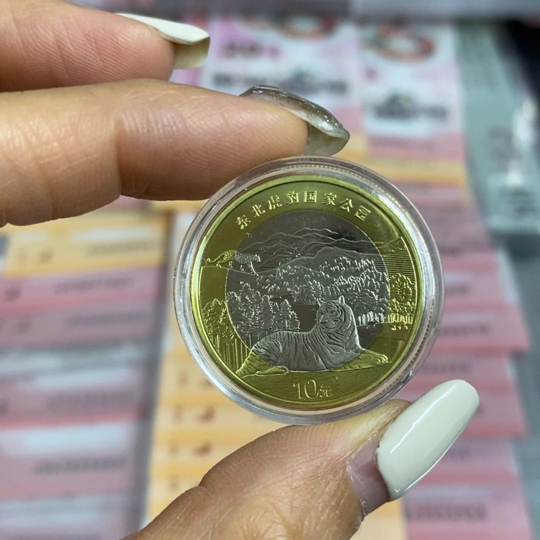 塑料东北虎一个。。。。。。。
