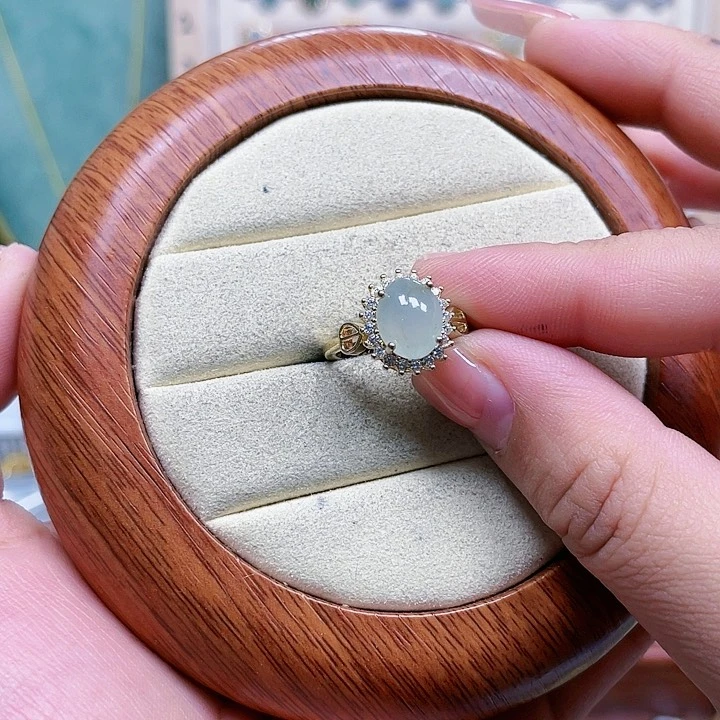 翡翠手镯未镶嵌天然翡翠