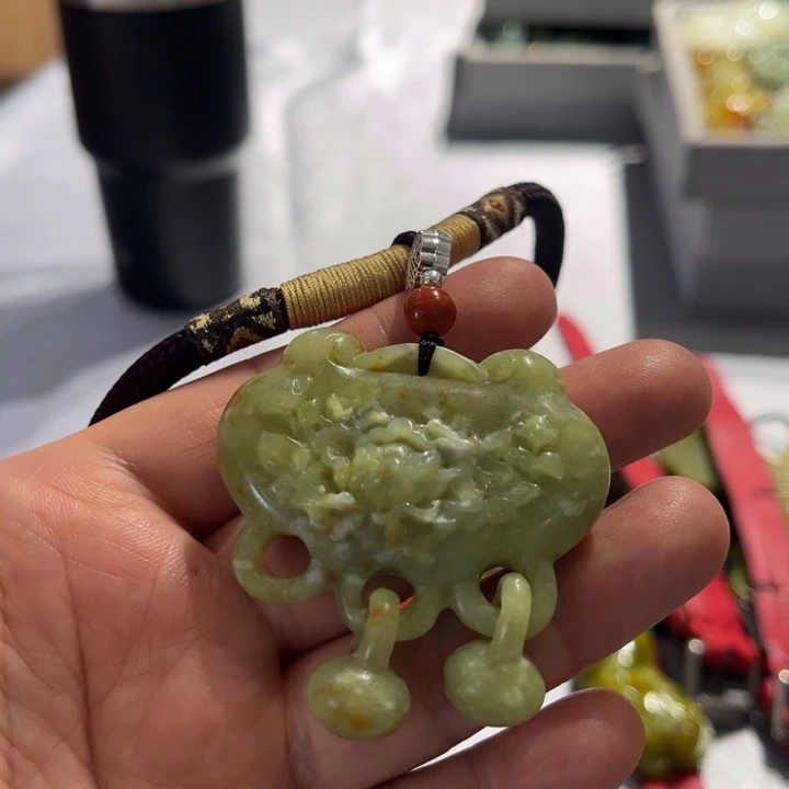 岫玉未镶嵌毛衣链