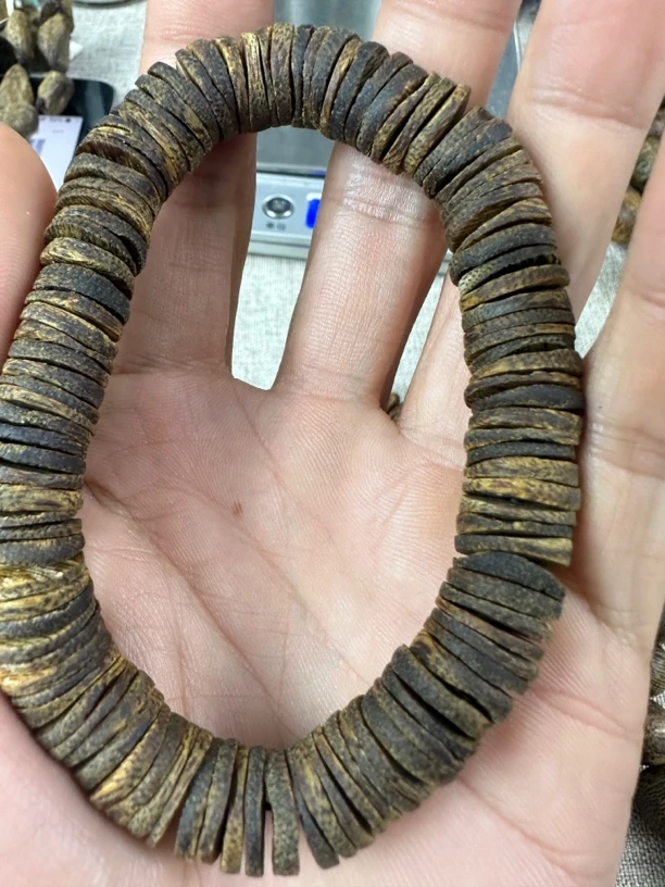 海南尖峰种植绿奇楠沉香乌身圆叶沉水片珠手串