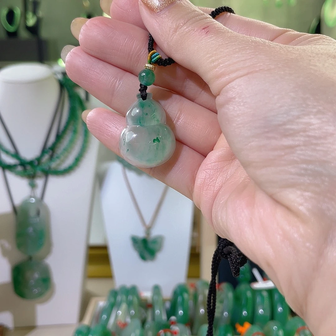 石英质玉吊坠(赠链)未镶嵌