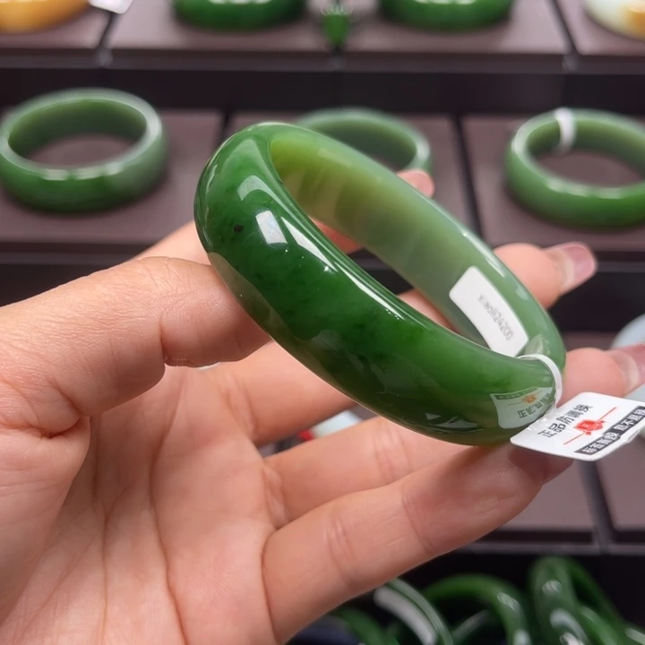 和田玉（碧玉）未镶嵌手镯