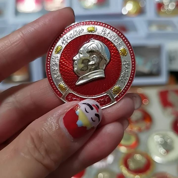 想***哥琉璃手工艺品像章