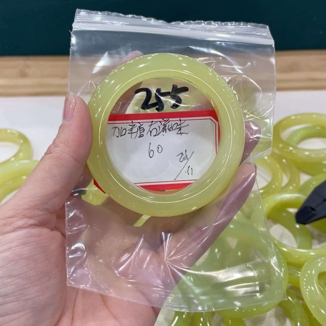 加***味蛇纹石玉未镶嵌手镯