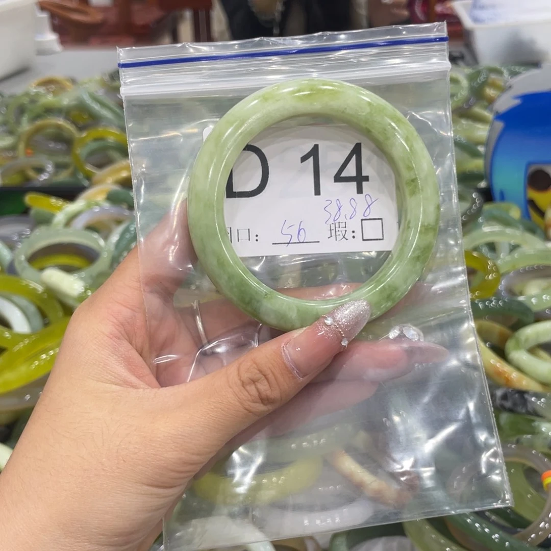 未镶嵌蛇纹石玉颈饰鑫*淼