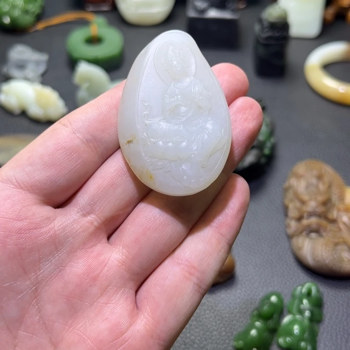 Q***n和田玉未镶嵌颈饰