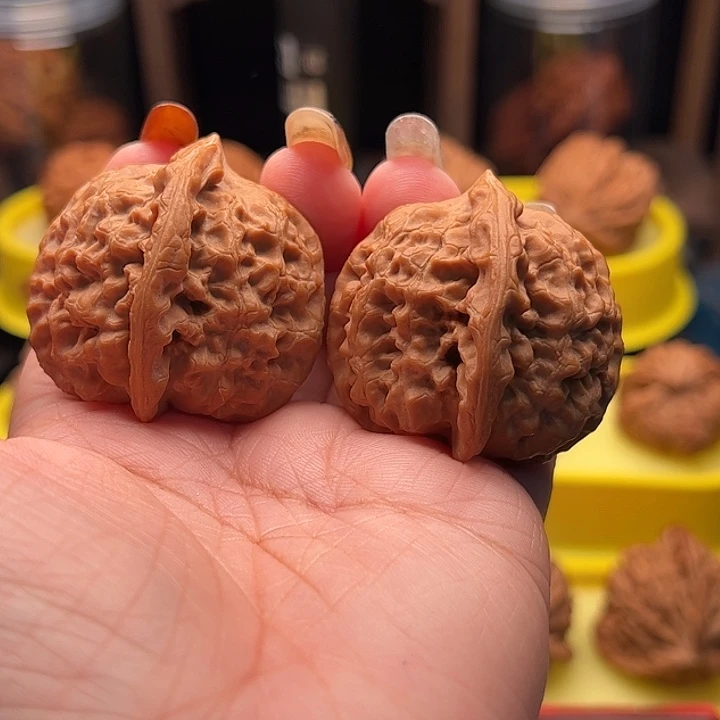 文玩核桃吊坠观音肚