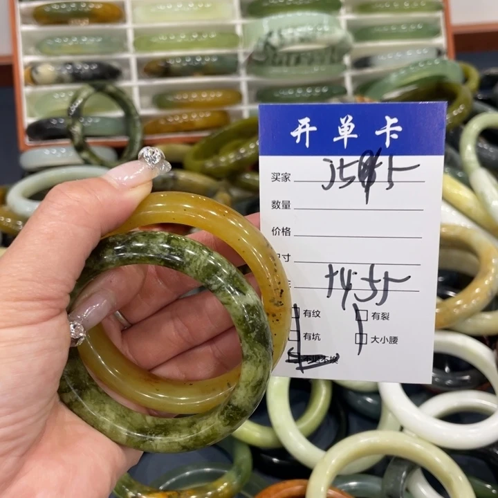 蛇纹石玉未镶嵌手镯