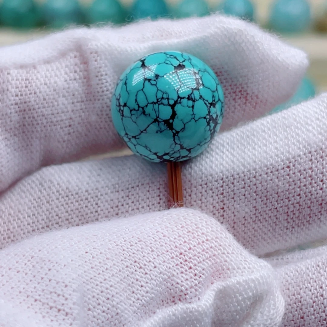 东***付绿松石未镶嵌珠宝奇石