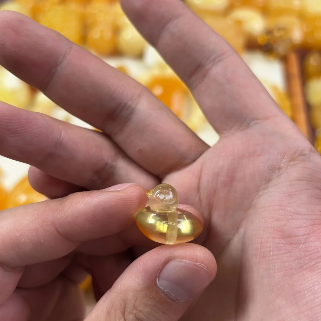 蜜蜡未镶嵌裸石小黄鸭