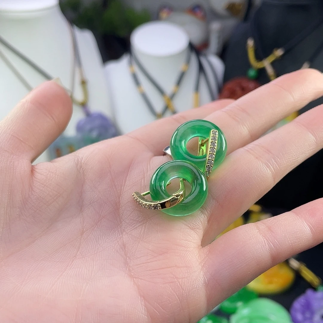 翡翠未镶嵌吊坠(赠链)