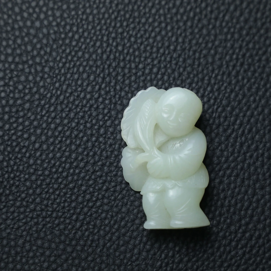 TCWWA07046清晚和田白玉持荷童子