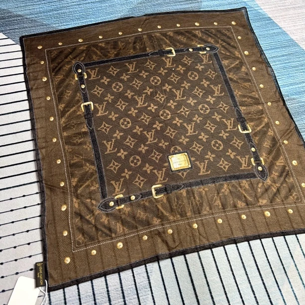 95新 LouisVuitton/路易威登 LV满印老花丝巾53*53
