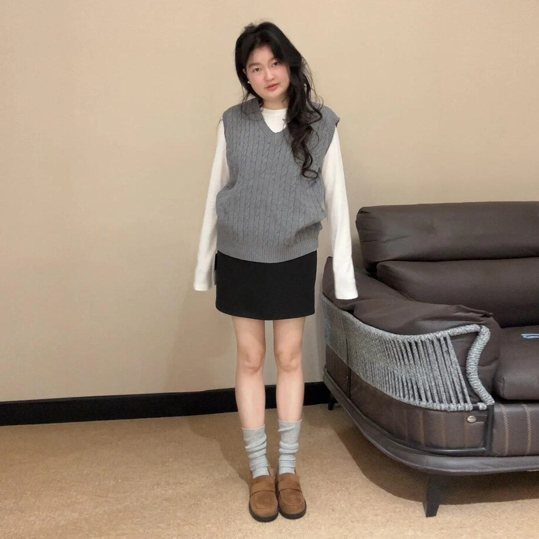 韩系灰色v领针织马甲背心女2025新款爆款穿搭叠穿无袖上衣小马夹