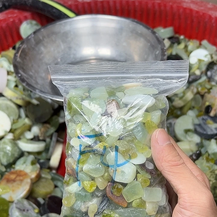 用***始蛇纹石玉未镶嵌鱼缸石 盆景石