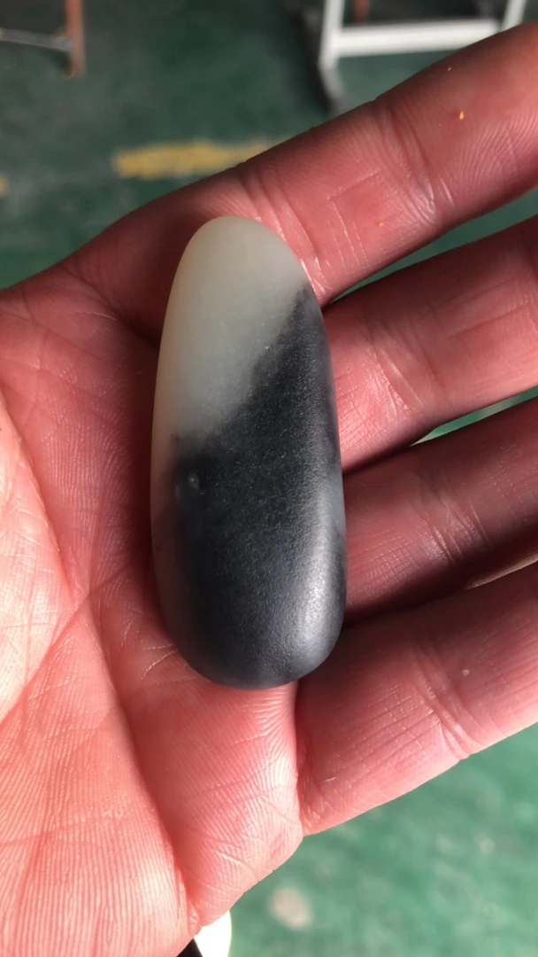 和田玉青花随形吊坠