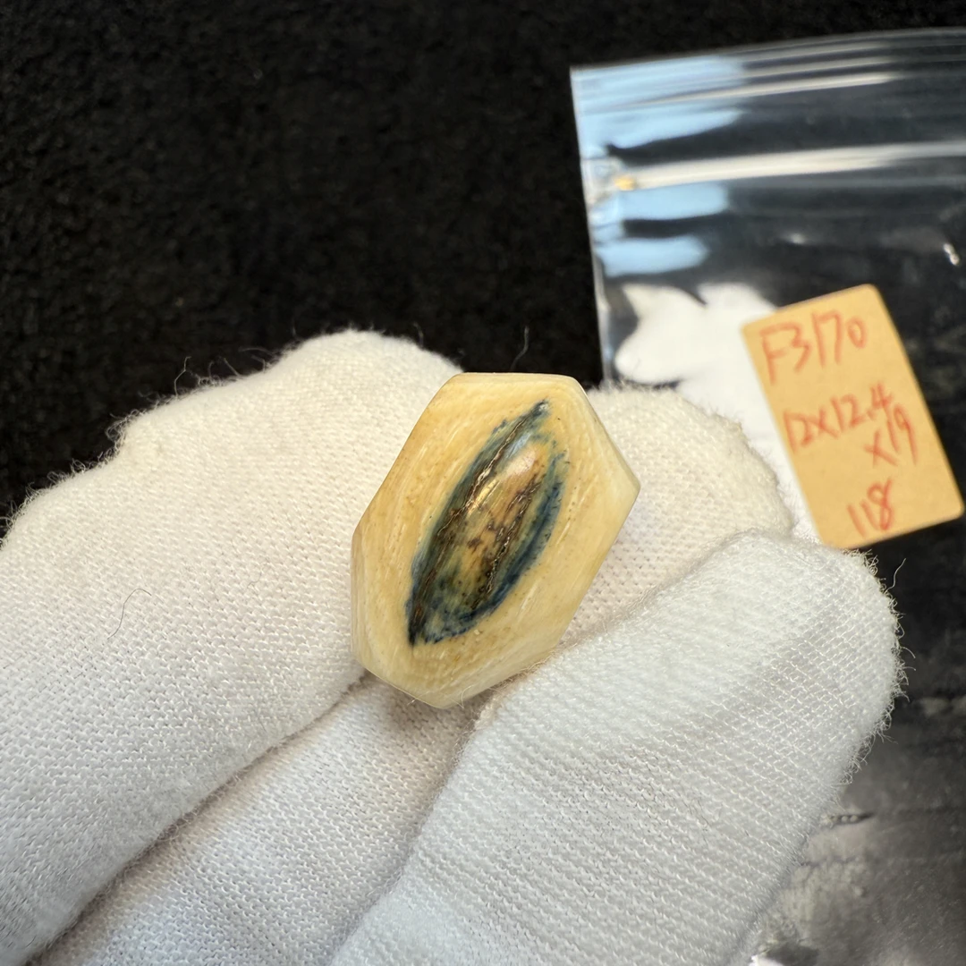 F2891天然猛犸象牙冰料果冻料蓝皮鲨鱼背三通8.2*7.5mm