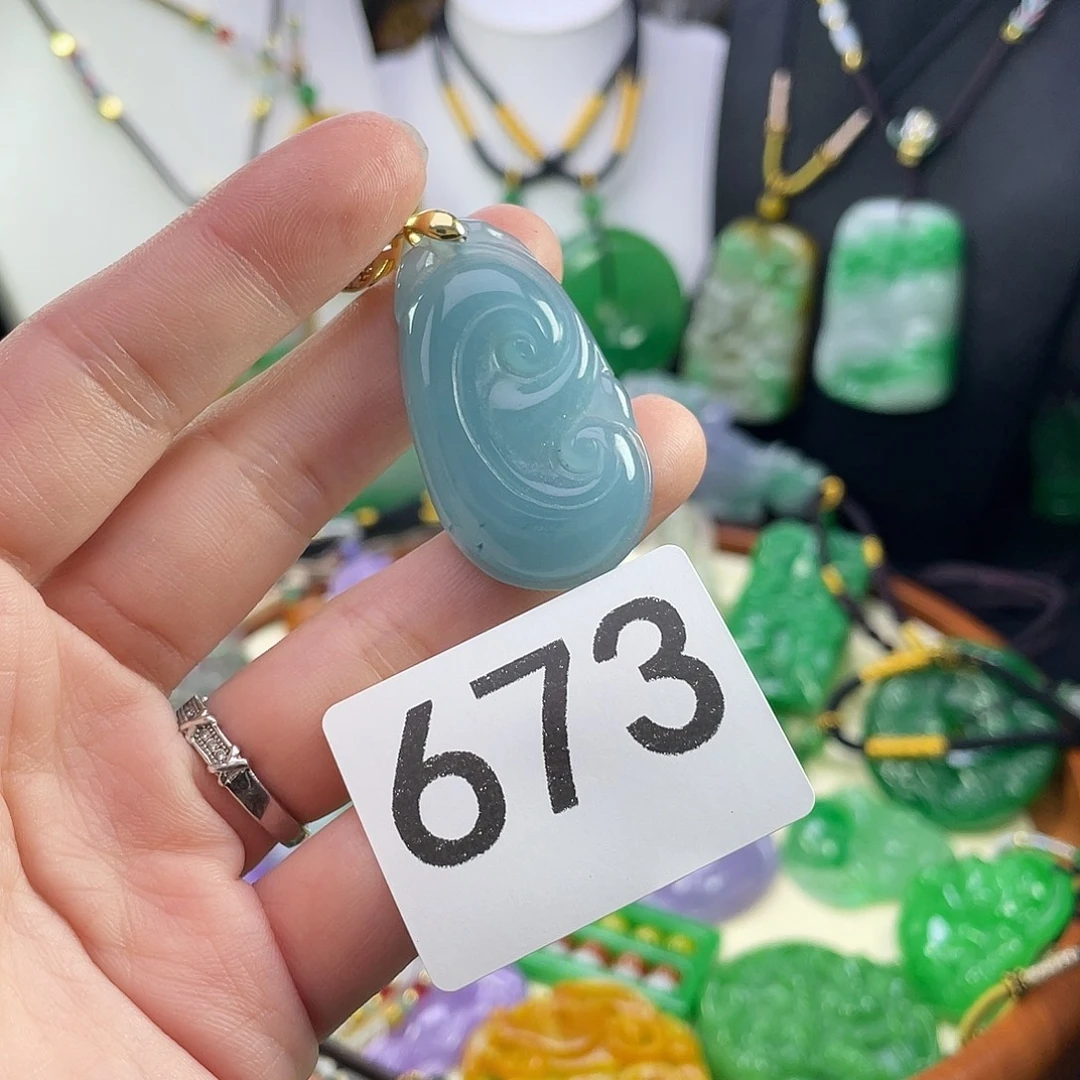 翡翠未镶嵌吊坠(赠链)