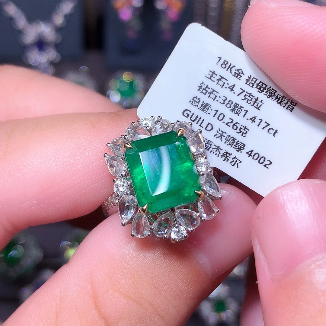祖母绿戒指18K金镶嵌