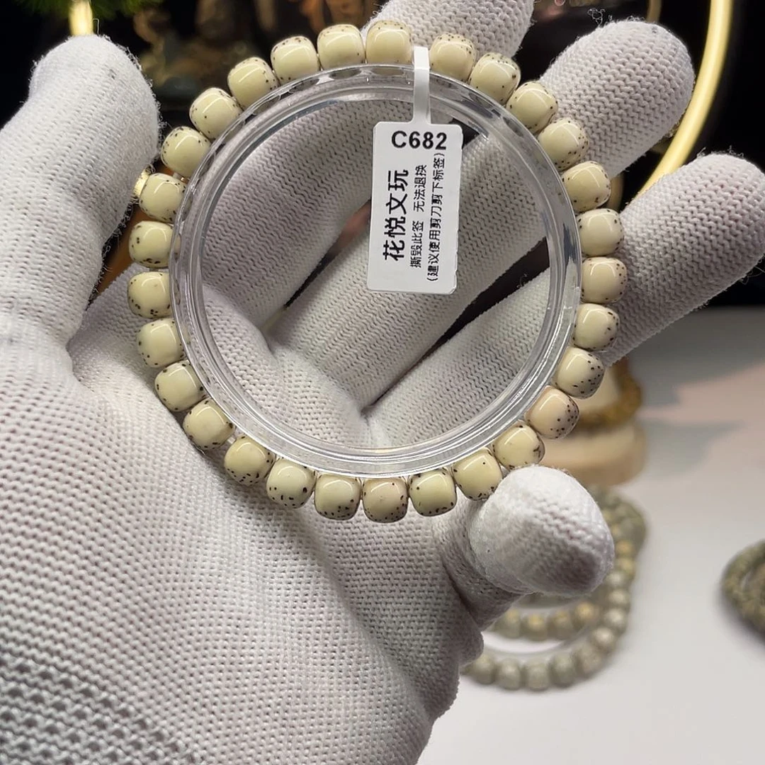 星月菩提手串8x7灰绿背河豚c682