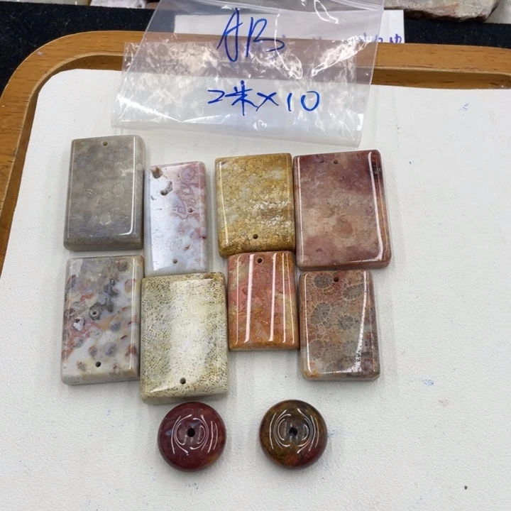 A***E颈饰合金硅化珊瑚（珊瑚玉）