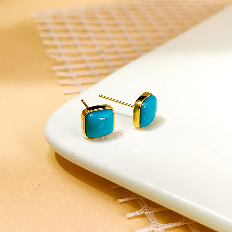 【品众珠宝】天然原矿绿松石18K金镶嵌款高瓷玉化方糖耳钉