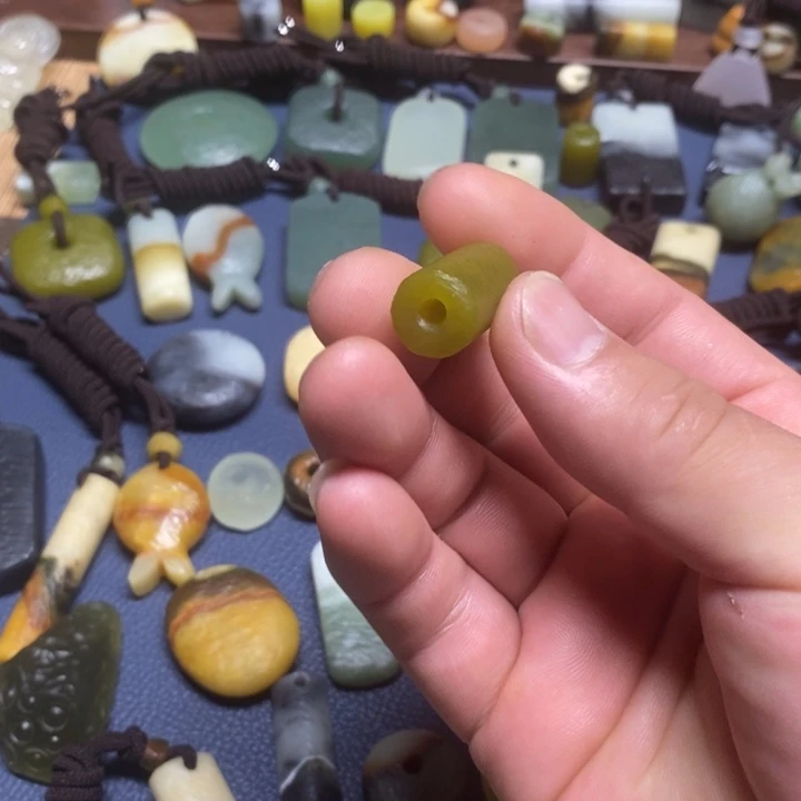 未镶嵌蛇纹石玉颈饰