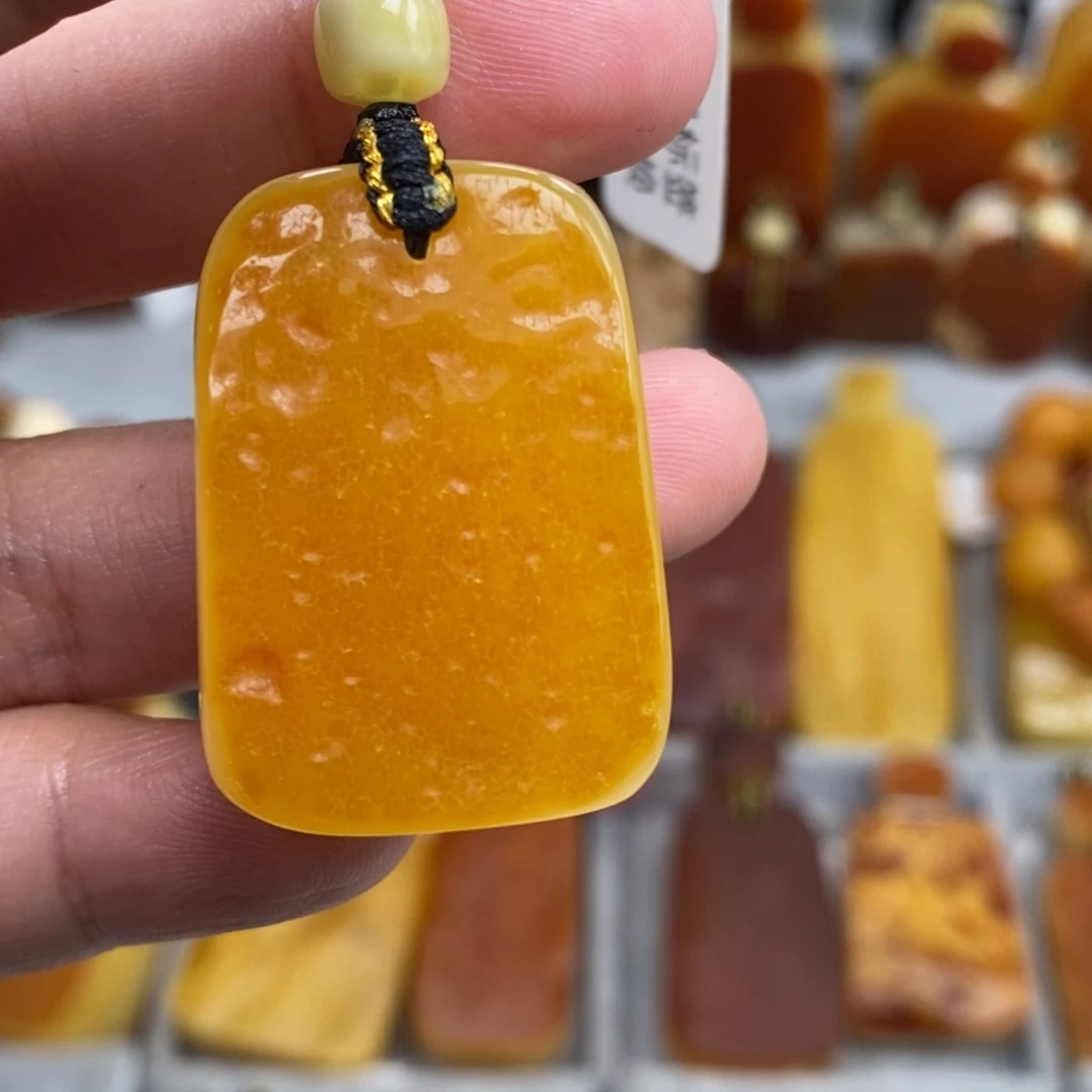 未镶嵌琥珀珠宝奇石