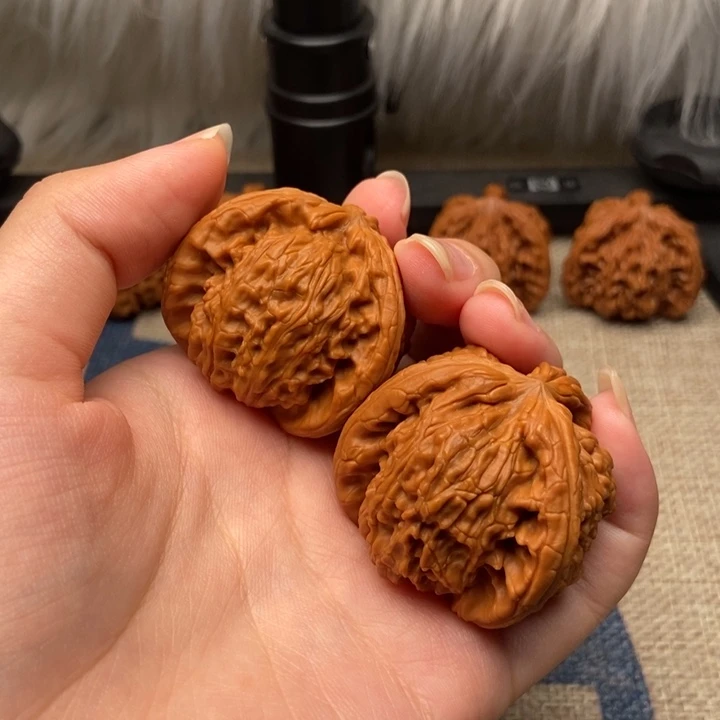 @***头文玩核桃吊坠白奔