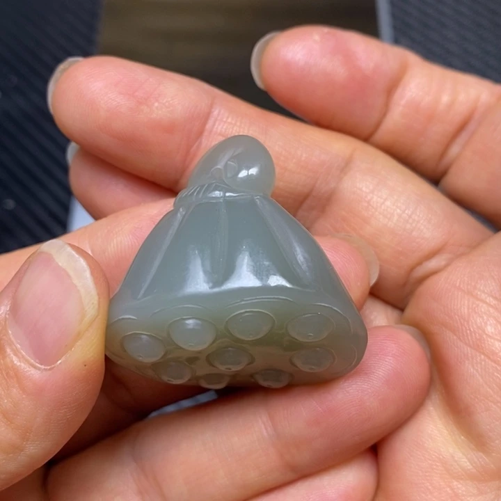 和田玉未镶嵌颈饰天**客