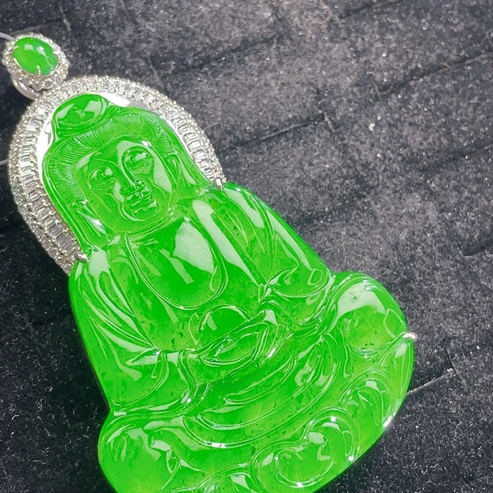 翡翠未镶嵌颈饰06