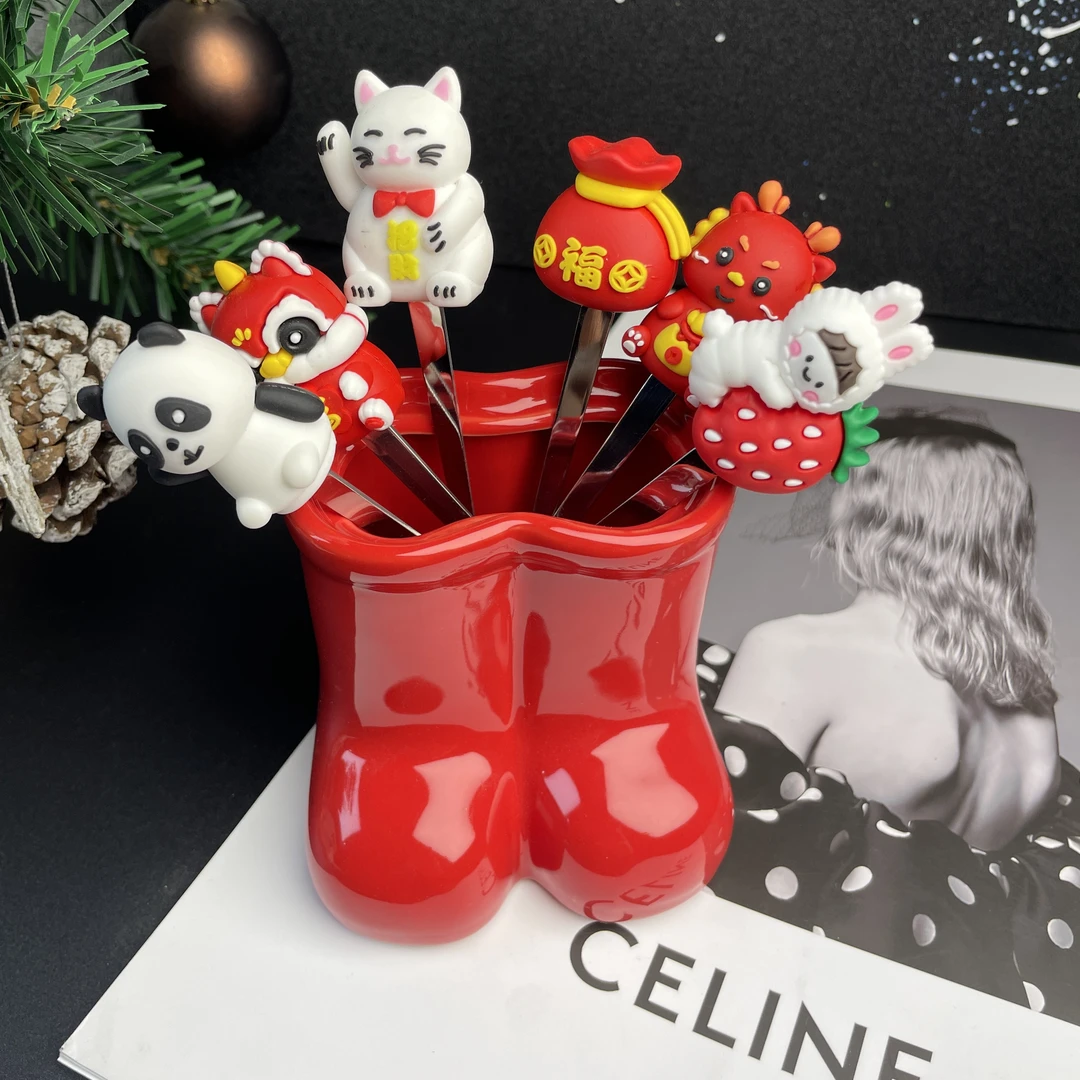 新年卡通喜庆公仔可拆卸不锈钢水果叉陶瓷小靴子收纳罐餐具