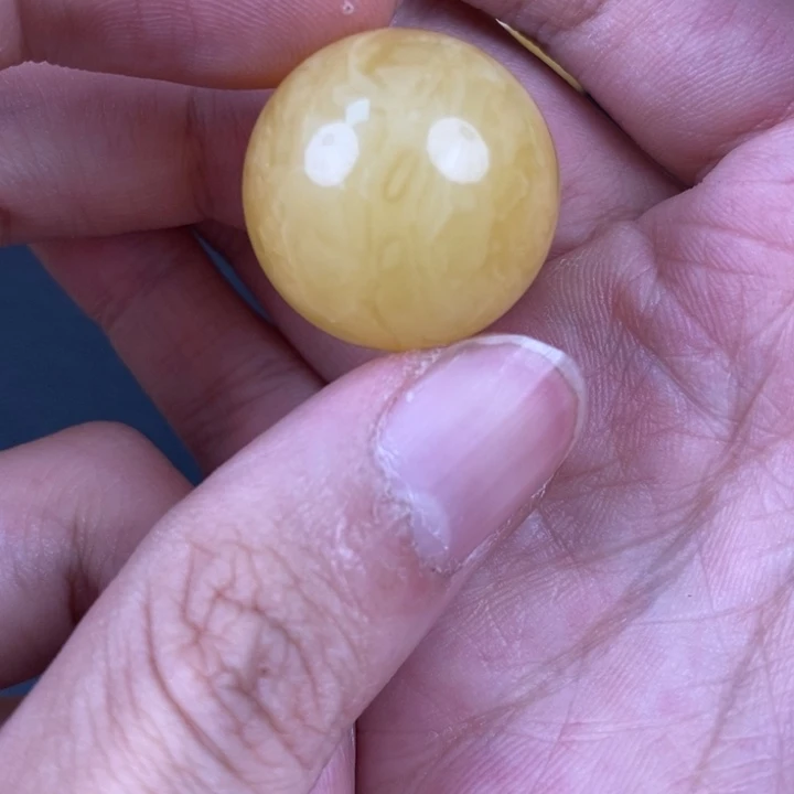 未镶嵌琥珀裸石微瑕60