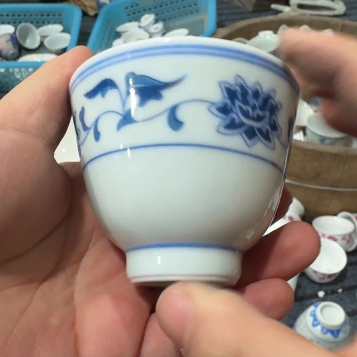 景德镇陶瓷摆件展品