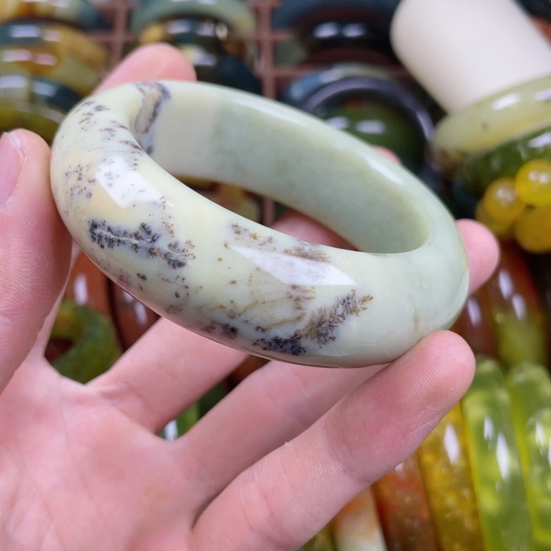 蛇纹石玉未镶嵌手镯