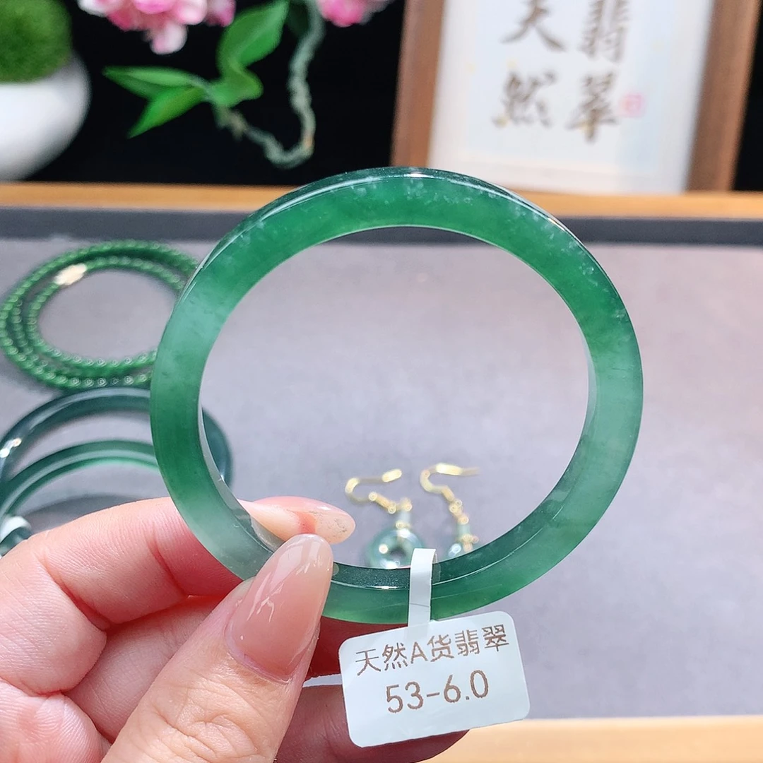 未镶嵌手镯（圆镯）翡翠