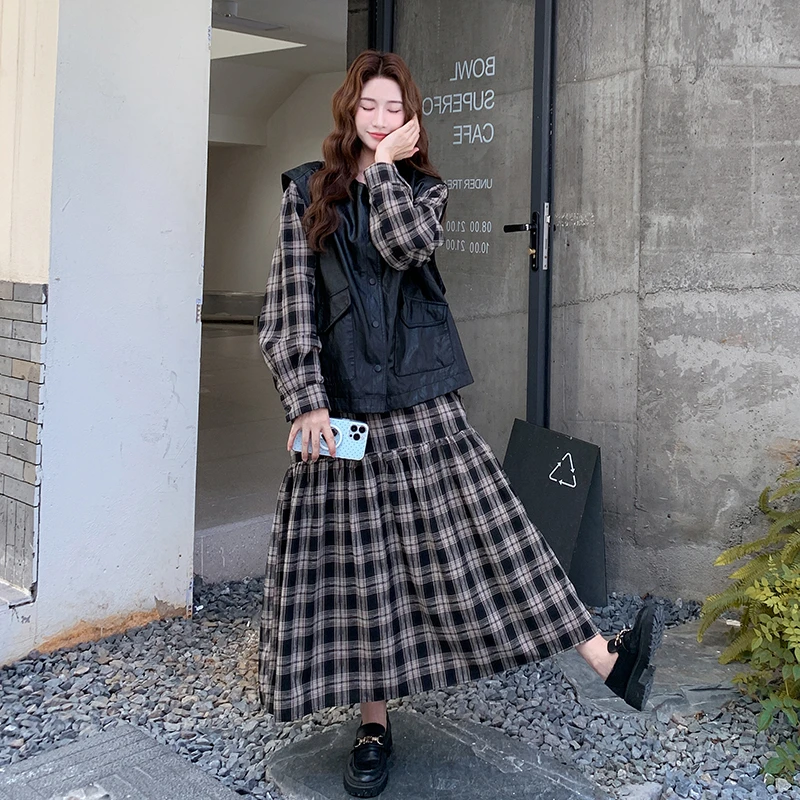 韩系复古格子连衣裙2025超火早秋新款今年流行爆款皮马甲两件套