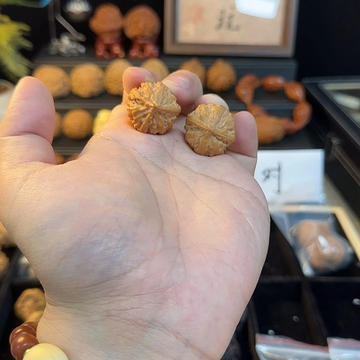 把件文玩核桃三棱秋子手捻