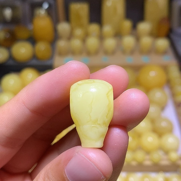 裸石蜜蜡未镶嵌天然俄料浓白妖花蜜蜡三通14.3左右