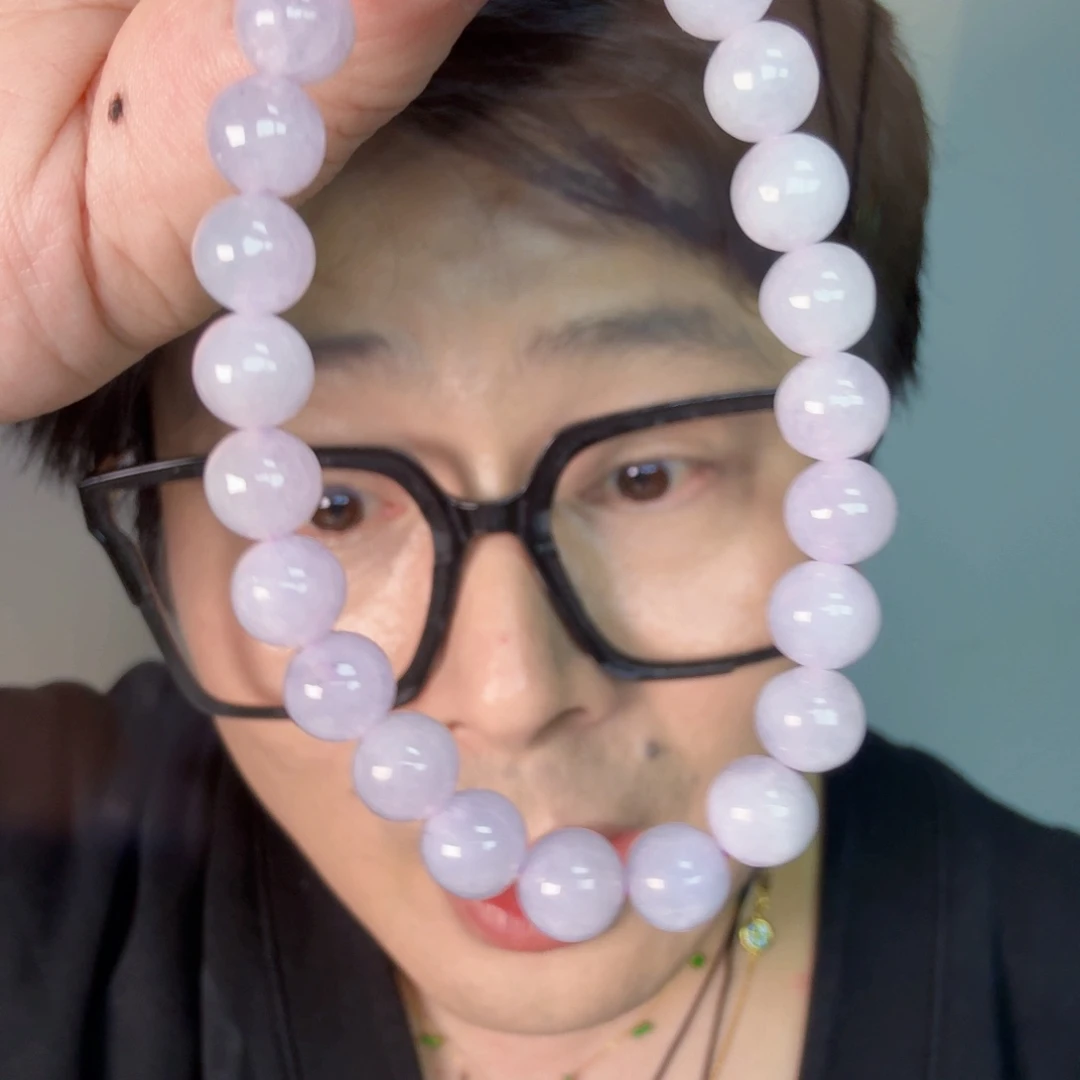 翡翠未镶嵌颈饰一件