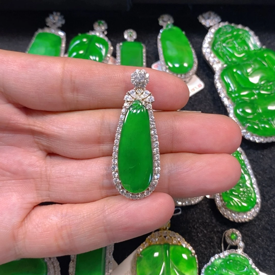 颈饰银S925镶嵌翡翠福瓜吊坠